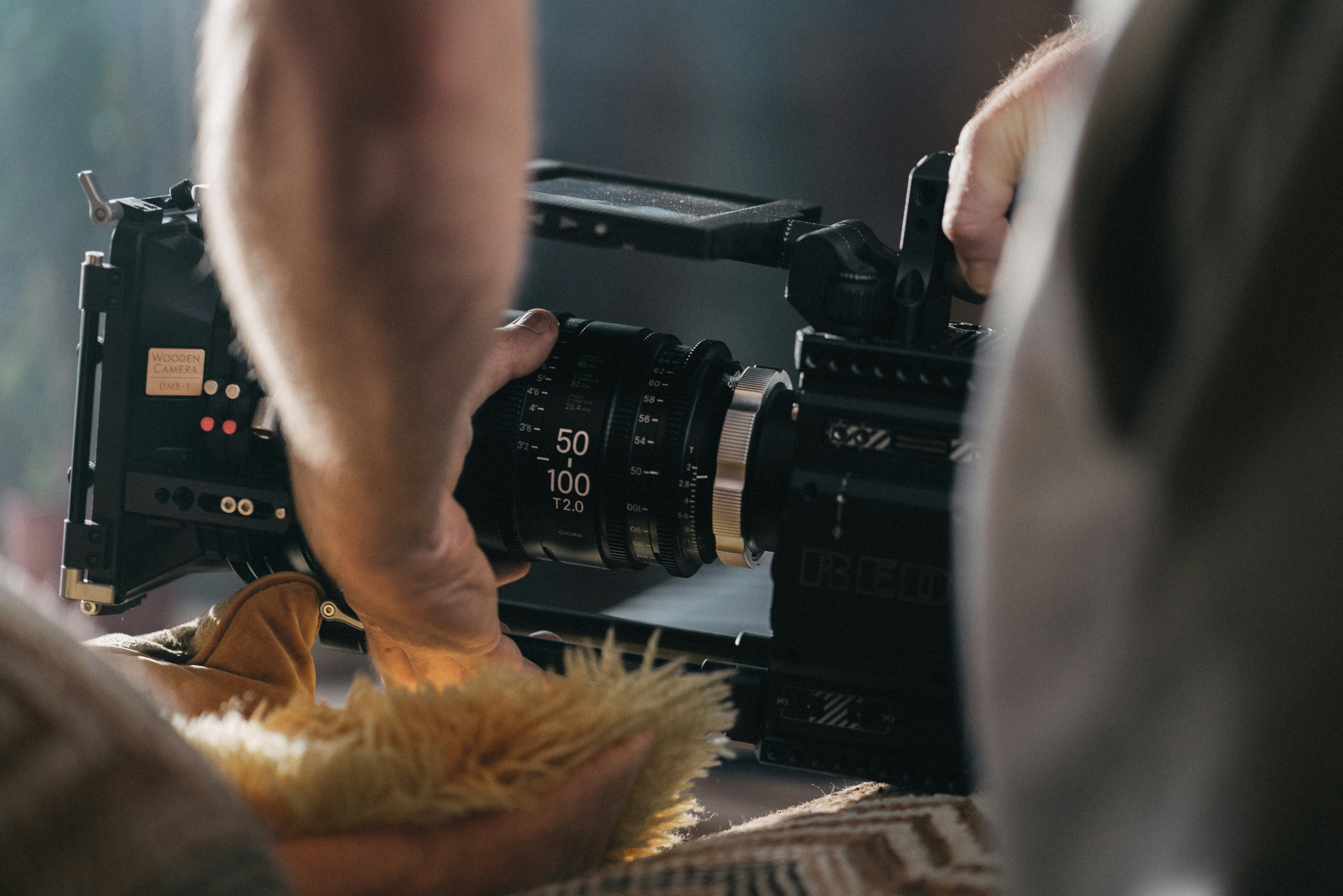 Professionelle Film-Kamera in Nahaufnahme, © Foto von  Jakob Owens, unsplash